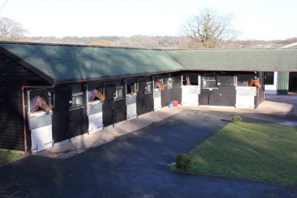 eddegilesracingfacilitiesstables1-w600-1